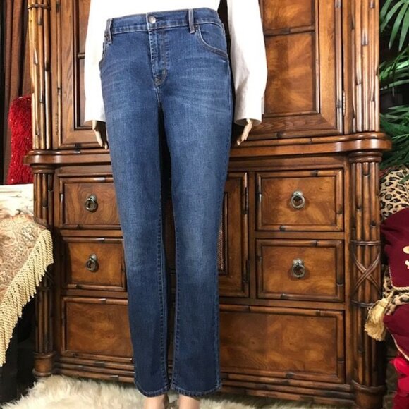 Old Navy Original Mid Rise Medium Wash Straight Leg Stretch Jean - Picture 2 of 10